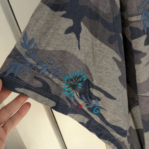 Johnny Was Floral Embroidered Gray Top - Picture 2 of 4